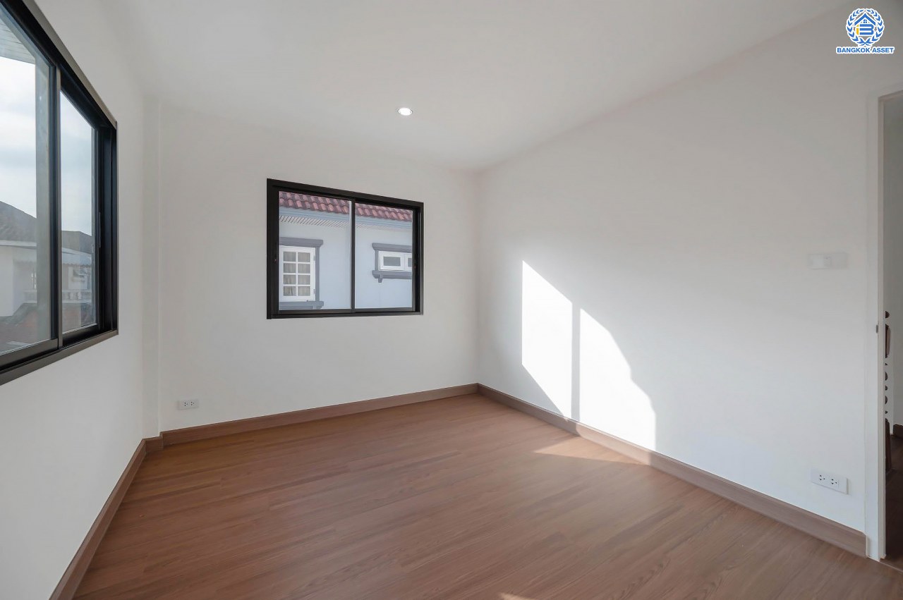 บ้านมือสองตกแต่งใหม่ โครงการ มณียา3 รัตนาธิเบศร์-ท่าอิฐ แบรนด์ Property Perfect หลังใหญ่ เนื้อที่ 61.3 ตร.ว. ฟังก์ชันครบ 3 ห้องนอน 2 ห้องน้ำ 1 ห้องอเนกประสงค์ 3 ที่จอดรถ บนทำเลเชื่อมต่อถนนรัตนาธิเบศร์ และถนนราชพฤกษ์ ใจกลาง 2 เซ็นทรัลฯ ใกล้ MRT "สถานีบางรักน้อยท่าอิฐ" และทางด่วน "งามวงศ์วาน"